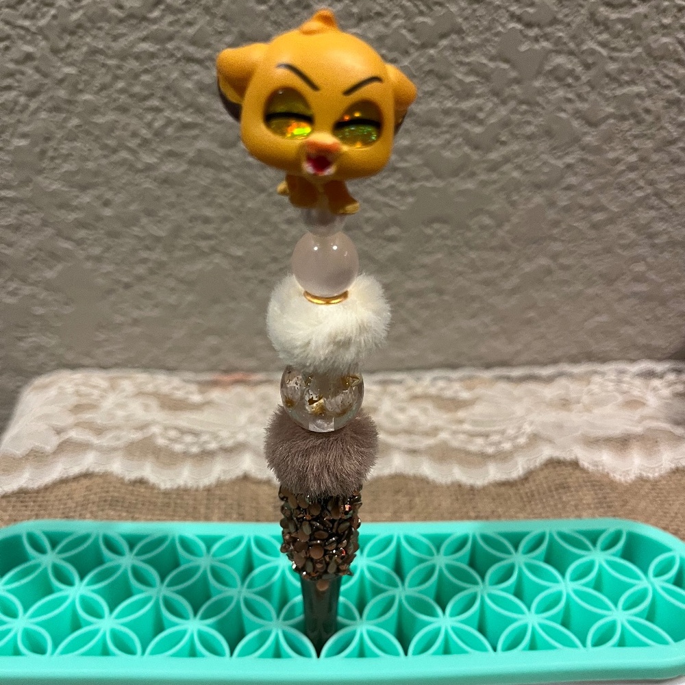 Doorable pen